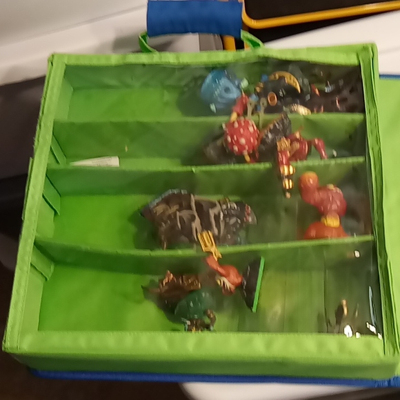 Skylanders case with Skylander figures included used - Picture 6 of 7